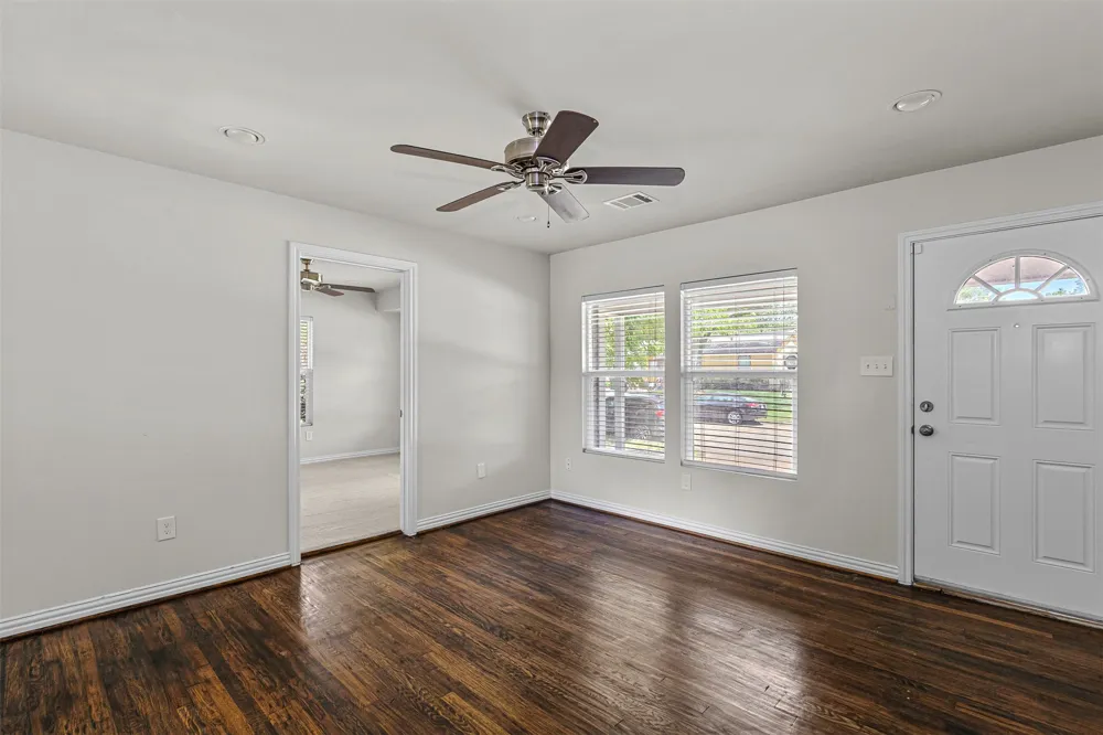 624 E Ellen Avenue Hurst, TX 76053