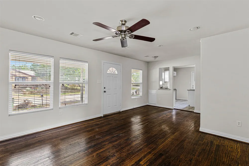 624 E Ellen Avenue Hurst, TX 76053
