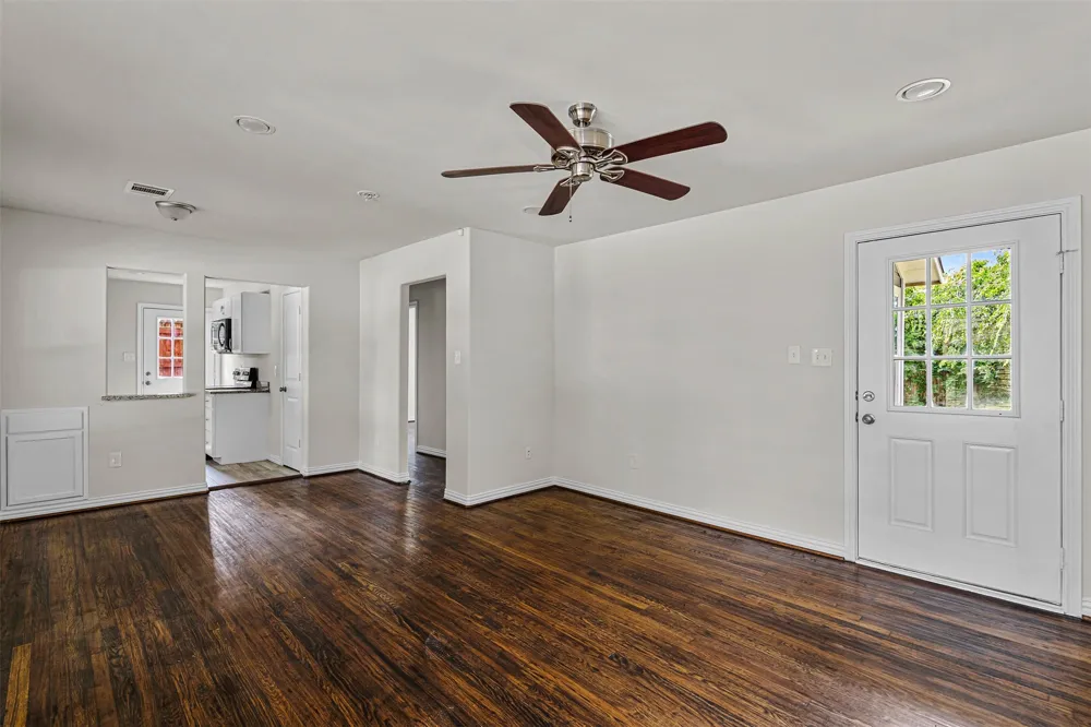 624 E Ellen Avenue Hurst, TX 76053