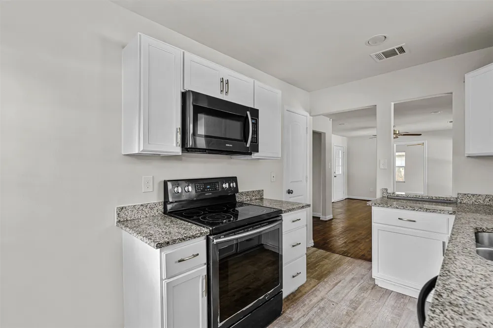 624 E Ellen Avenue Hurst, TX 76053