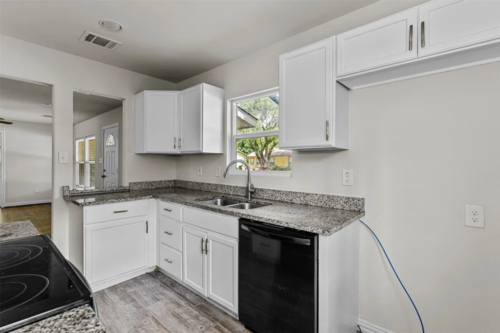 624 E Ellen Avenue Hurst, TX 76053