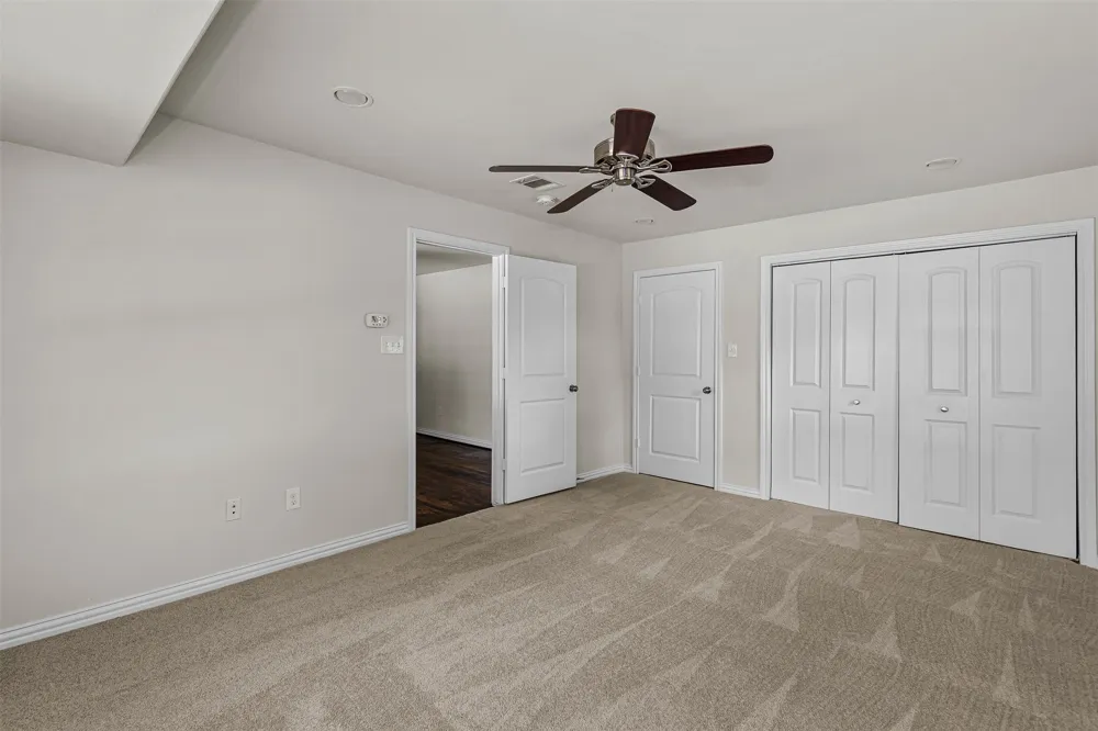624 E Ellen Avenue Hurst, TX 76053