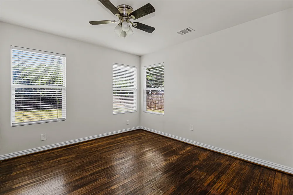 624 E Ellen Avenue Hurst, TX 76053