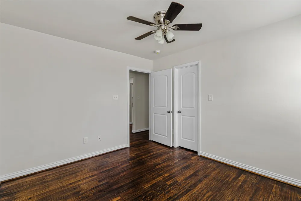 624 E Ellen Avenue Hurst, TX 76053