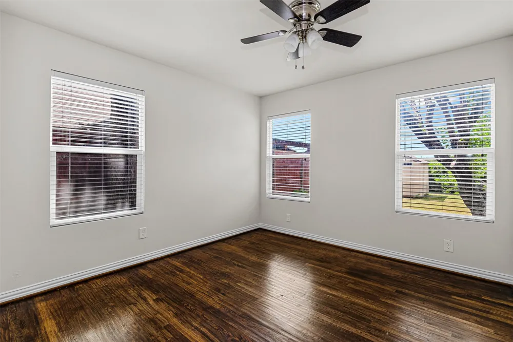 624 E Ellen Avenue Hurst, TX 76053