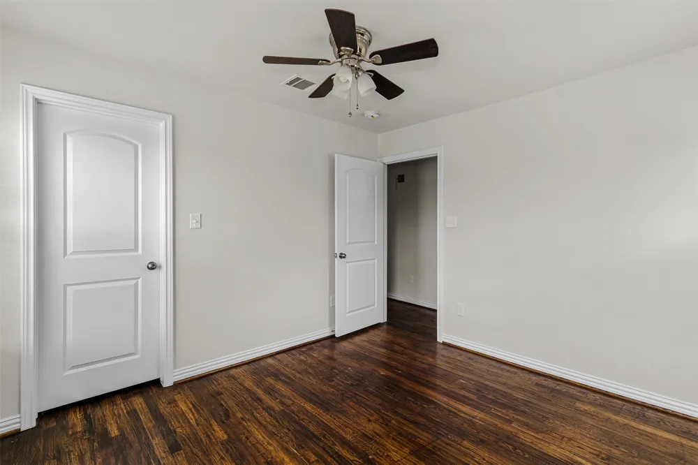 624 E Ellen Avenue Hurst, TX 76053