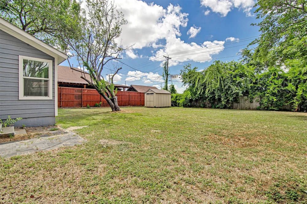 624 E Ellen Avenue Hurst, TX 76053