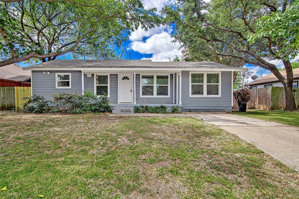 624 E Ellen Avenue Hurst, TX 76053