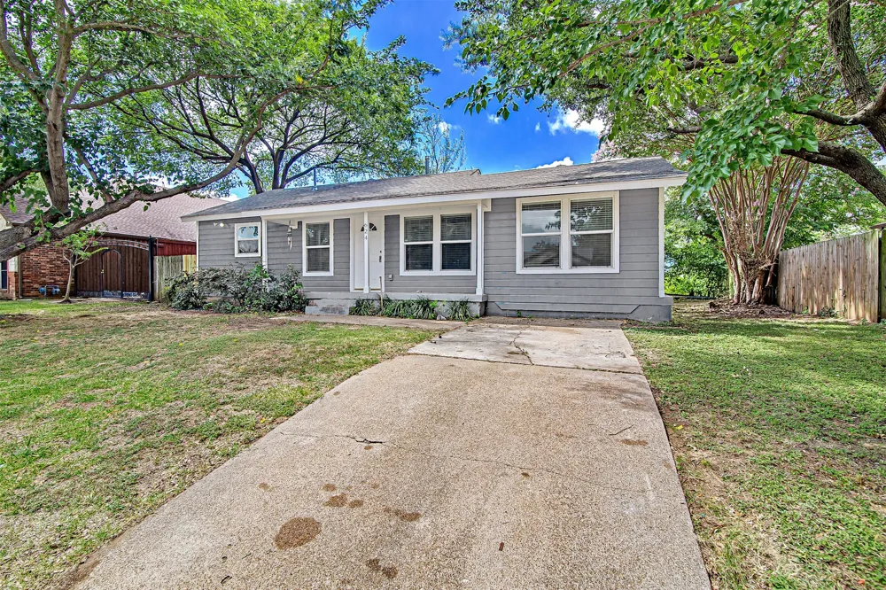 624 E Ellen Avenue Hurst, TX 76053