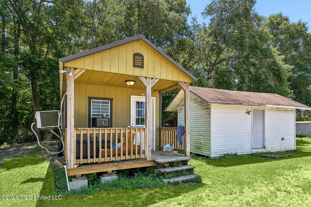140 Sugar Creek Road Carriere, MS 39426