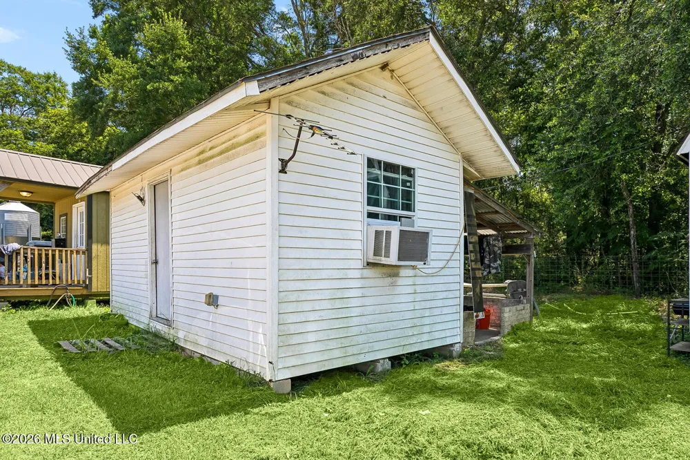 140 Sugar Creek Road Carriere, MS 39426