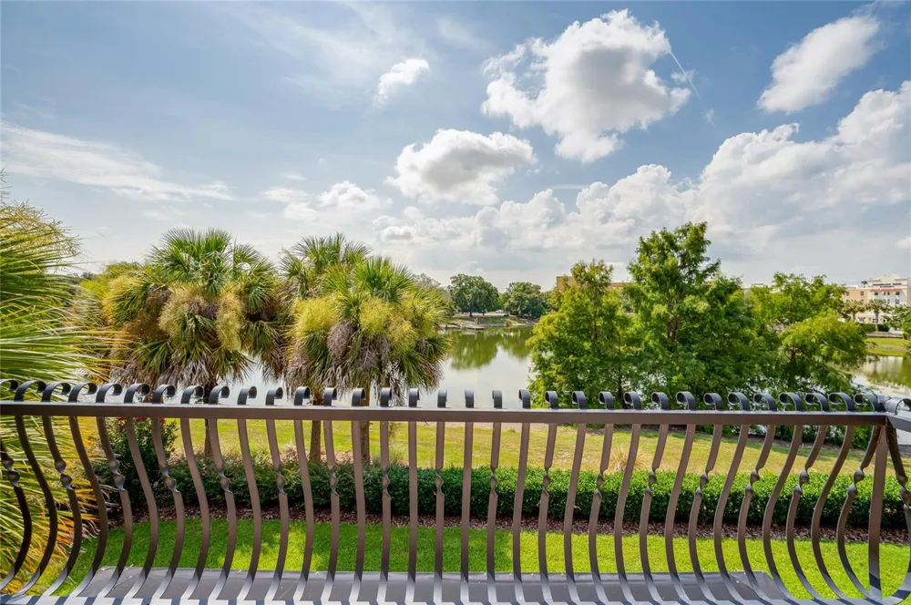 1259 AVENIDA DE LAS CASAS Lady Lake, FL 32159