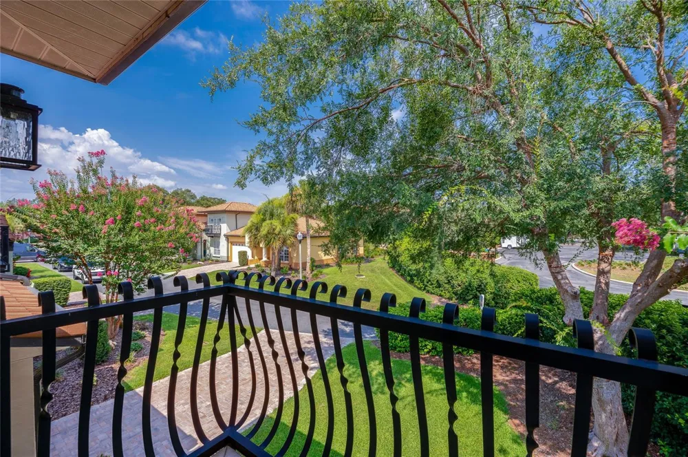 1259 AVENIDA DE LAS CASAS Lady Lake, FL 32159
