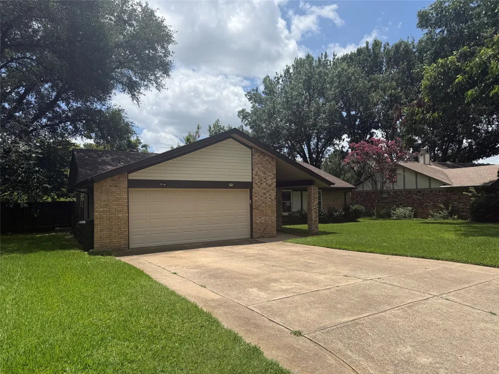 329 Stratford Drive Hurst, TX 76054