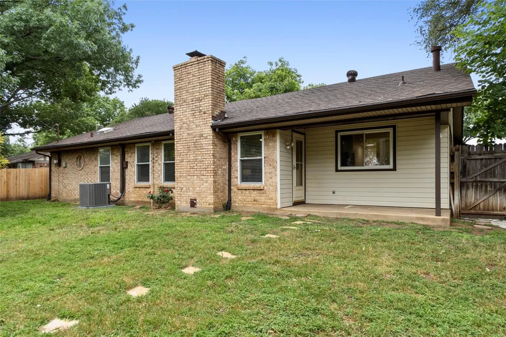 329 Stratford Drive Hurst, TX 76054