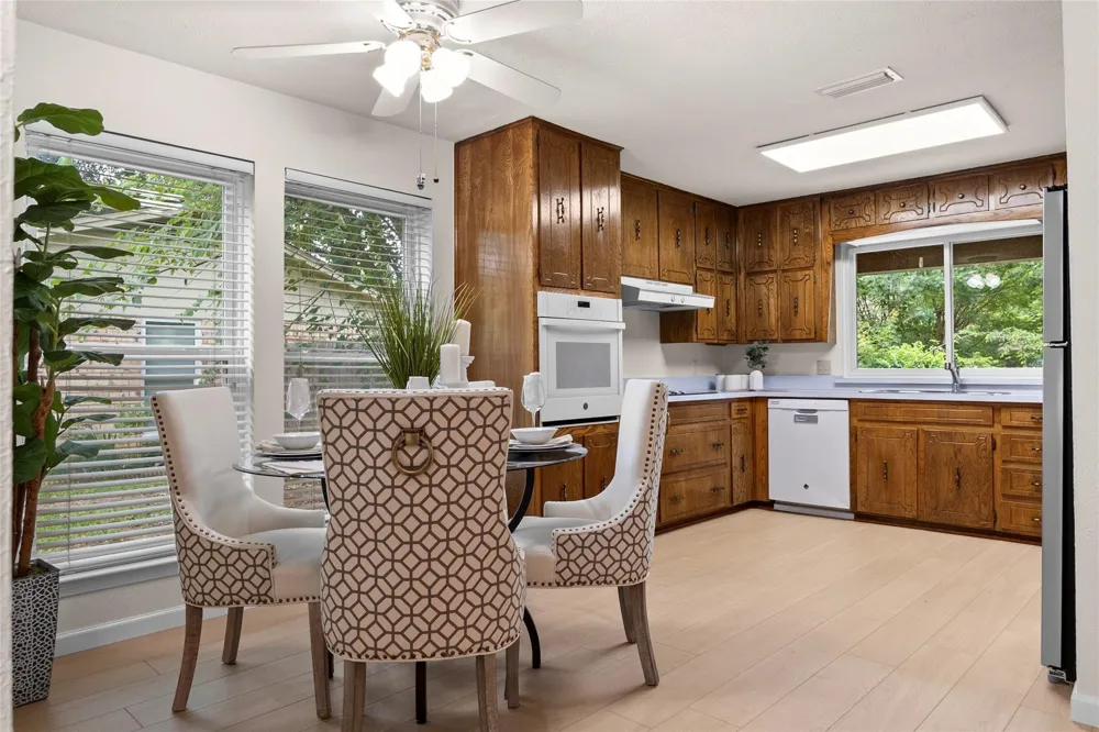 329 Stratford Drive Hurst, TX 76054