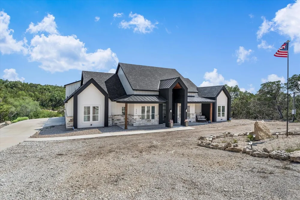 224 Kellog Fischer, TX 78623