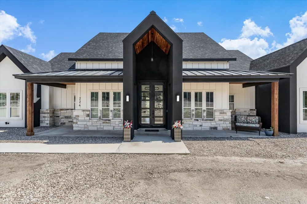 224 Kellog Fischer, TX 78623