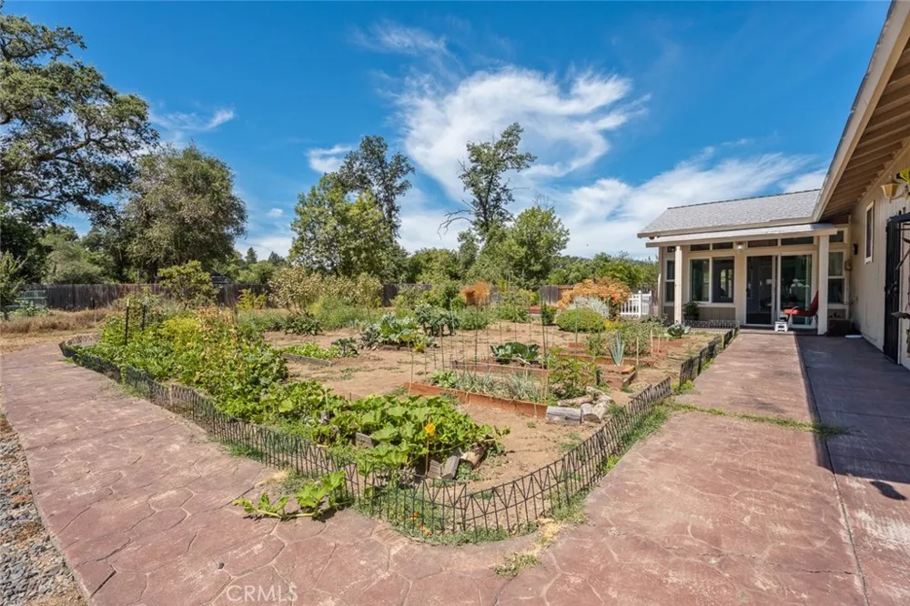 8960 East Redwood Valley, CA 95470