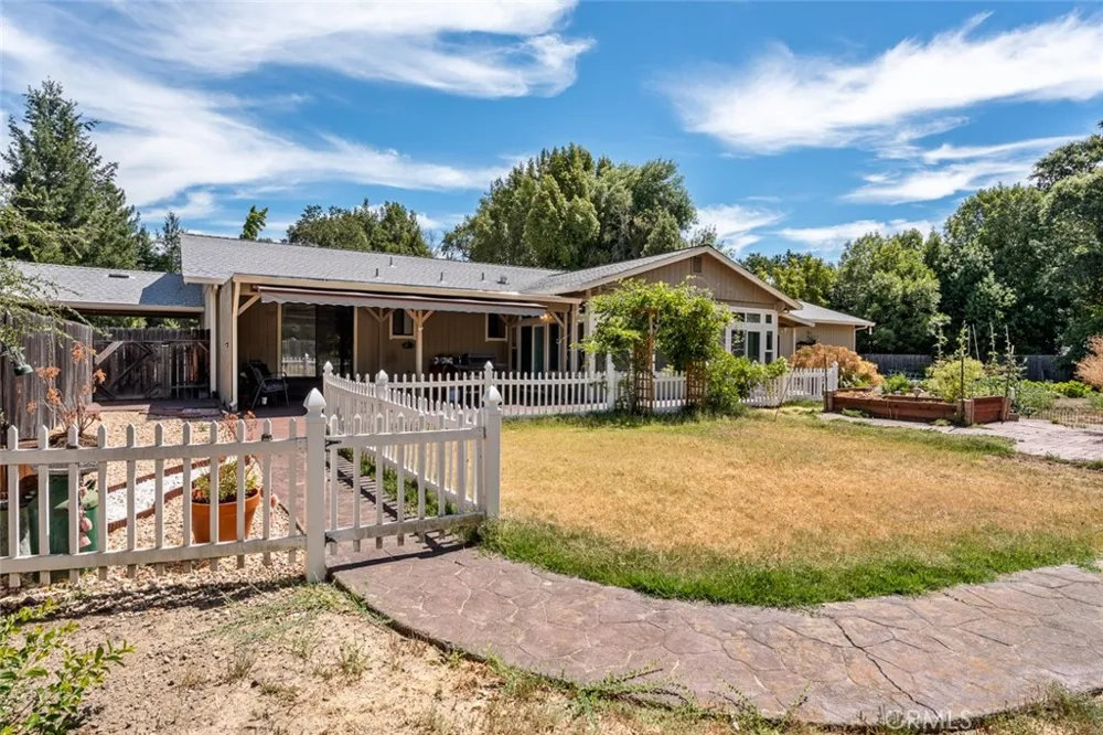 8960 East Redwood Valley, CA 95470