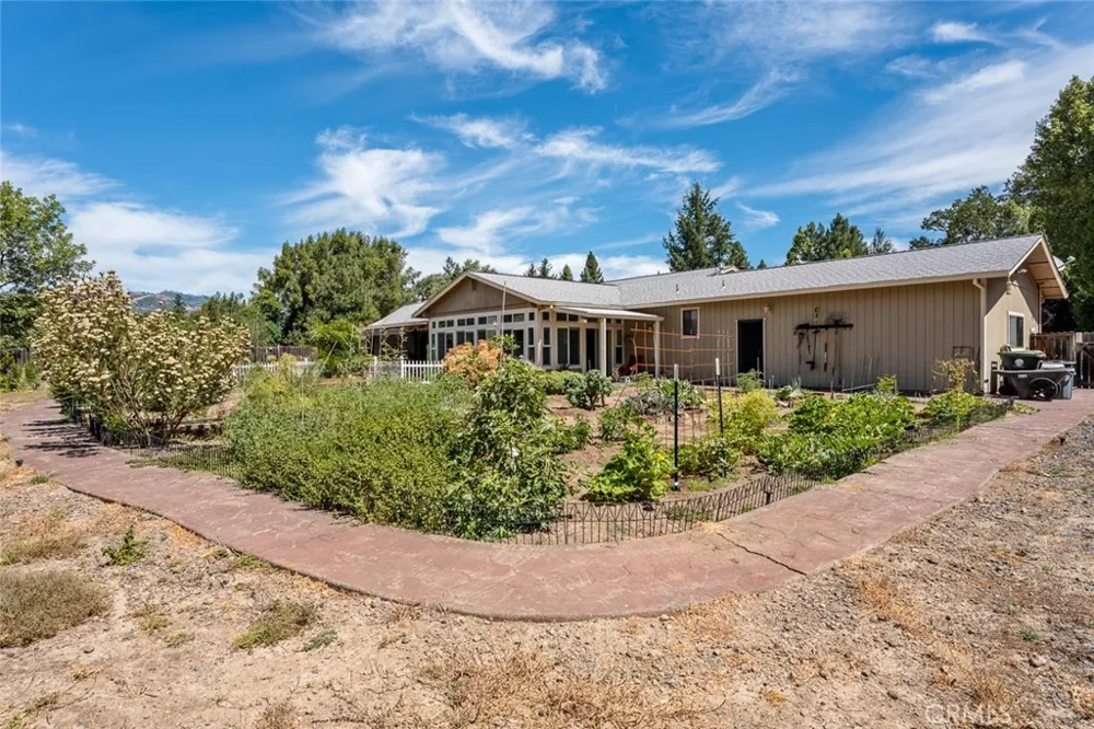 8960 East Redwood Valley, CA 95470
