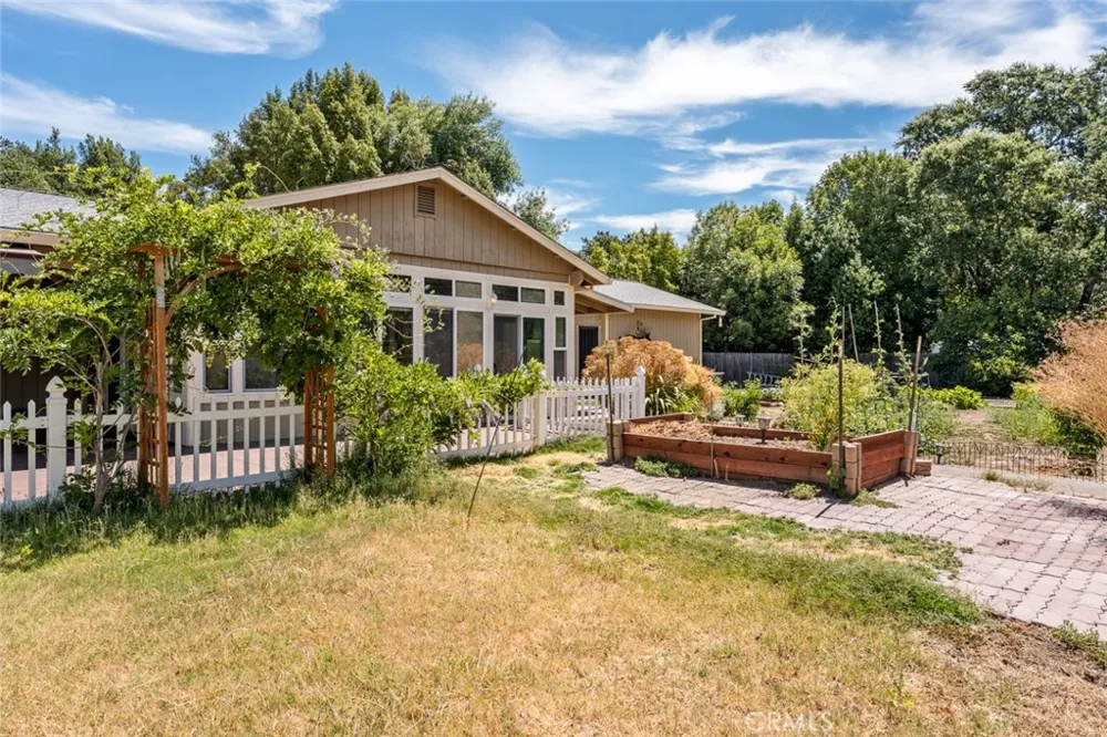 8960 East Redwood Valley, CA 95470