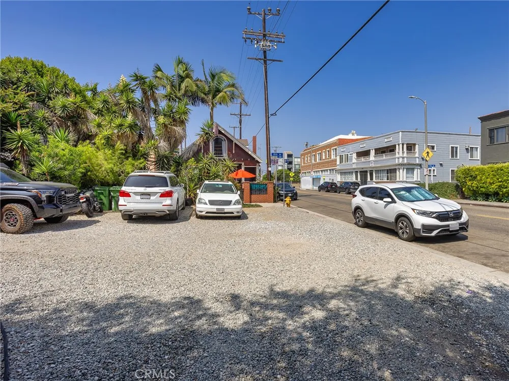 42 19th Avenue Venice, CA 90291