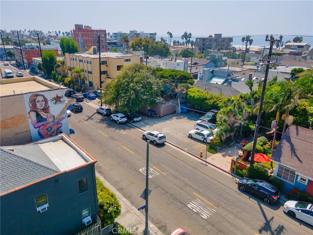 42 19th Avenue Venice, CA 90291