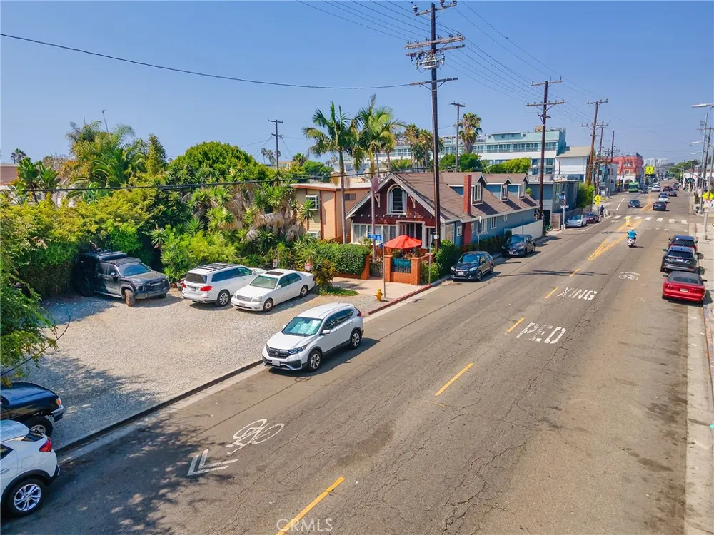 42 19th Avenue Venice, CA 90291