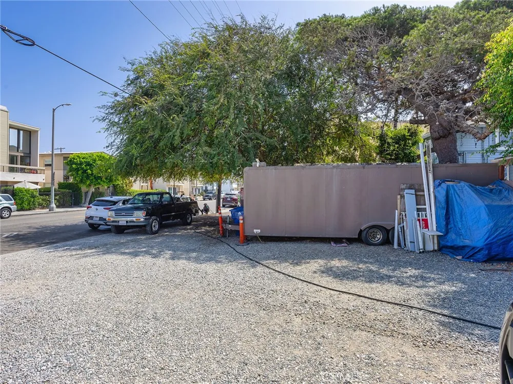 1909 Pacific Avenue Venice, CA 90291