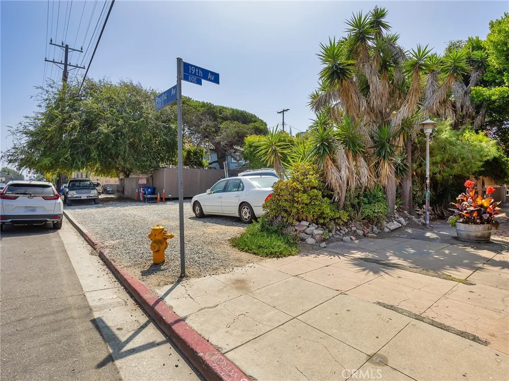 1909 Pacific Avenue Venice, CA 90291