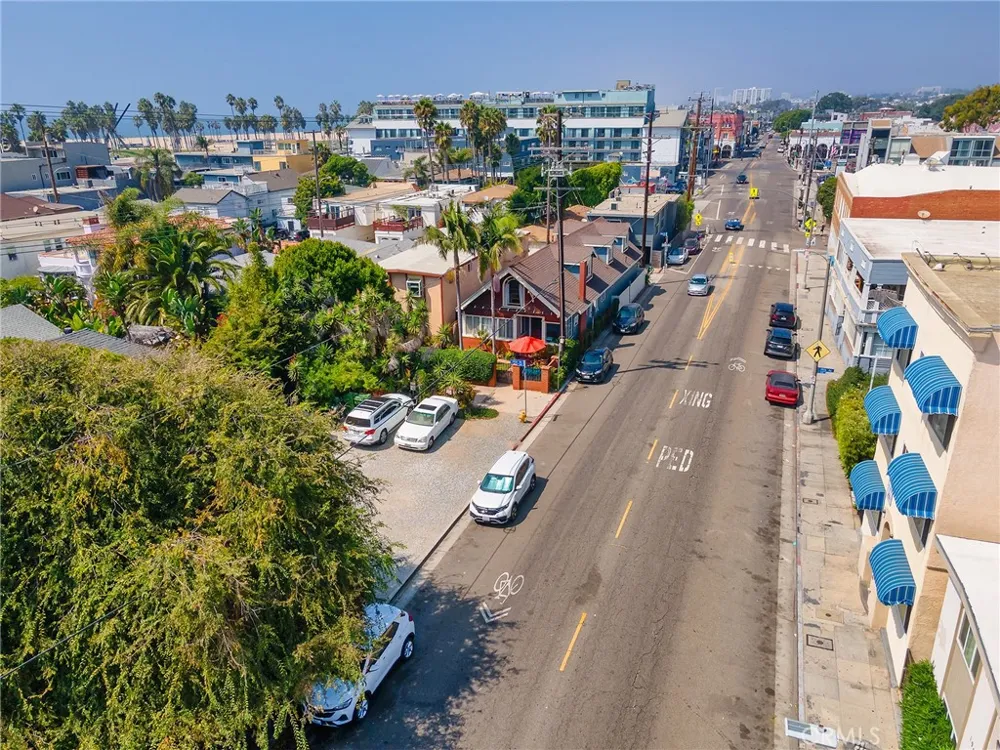 1909 Pacific Avenue Venice, CA 90291