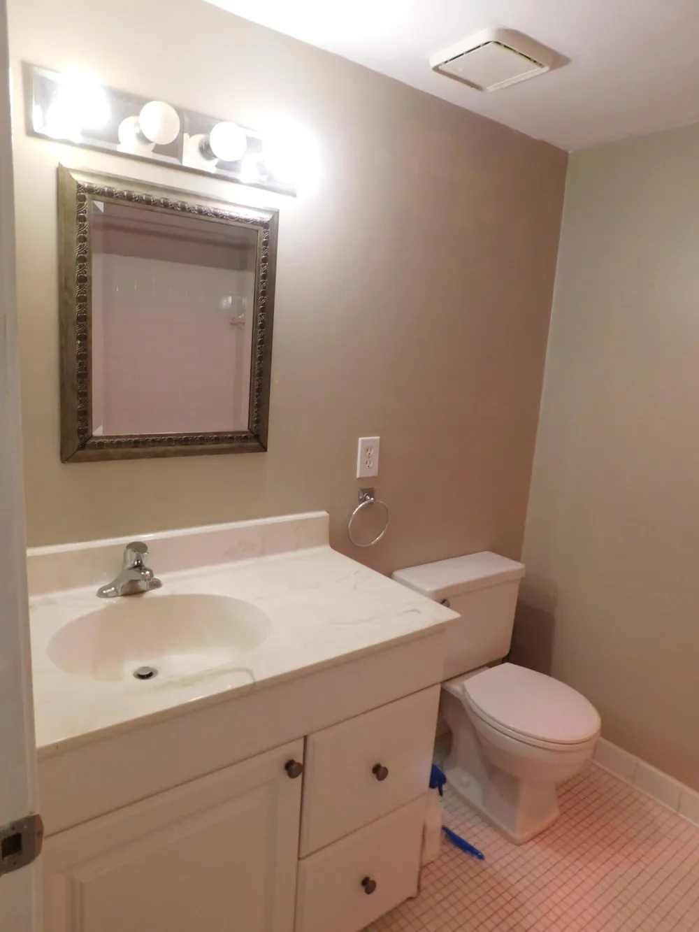 30042 W 12 Mile Road #52 Farmington Hills, MI 48334