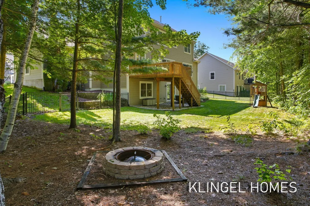 16373 W Willow Drive Spring Lake, MI 49456
