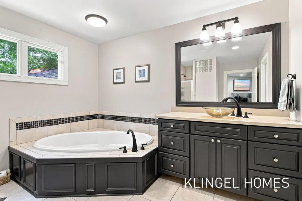 16373 W Willow Drive Spring Lake, MI 49456