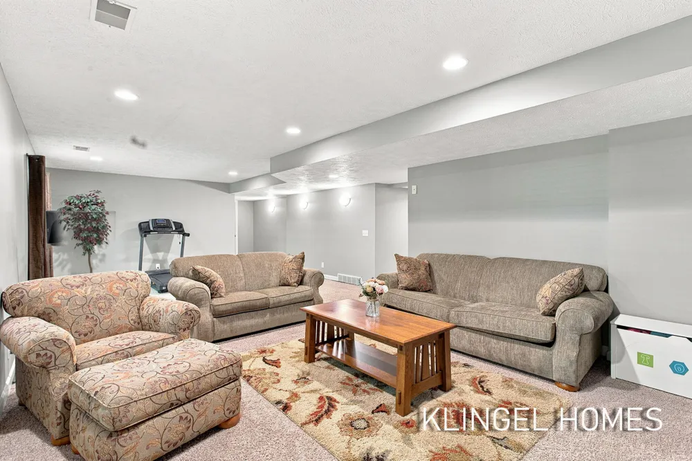 16373 W Willow Drive Spring Lake, MI 49456