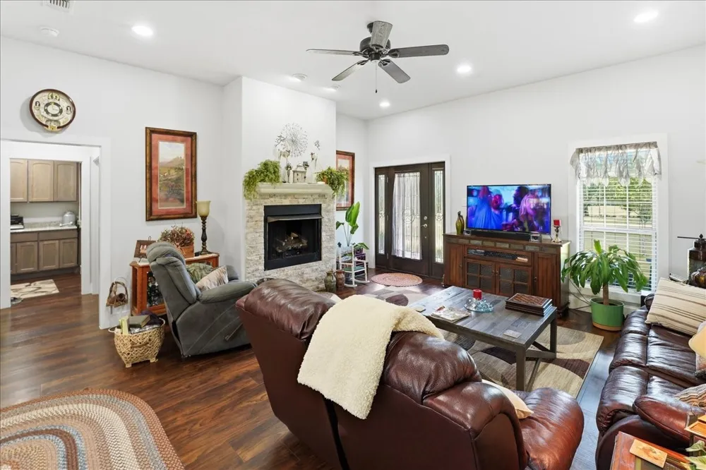 12800 County Road 1311 Malakoff, TX 75148