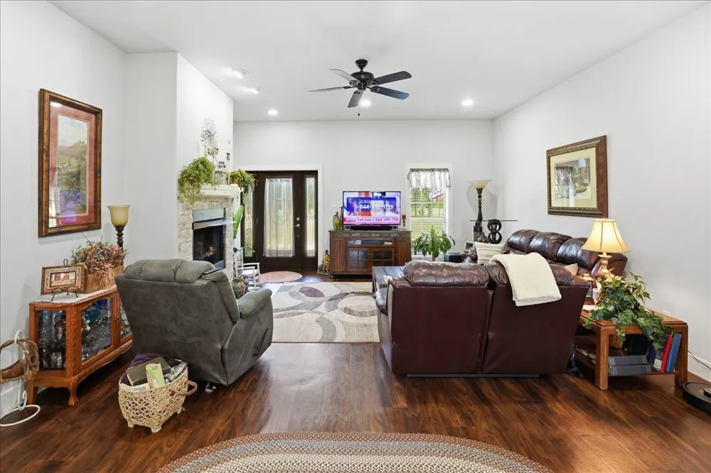12800 County Road 1311 Malakoff, TX 75148