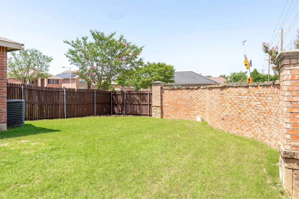 806 White Fields Way Arlington, TX 76002