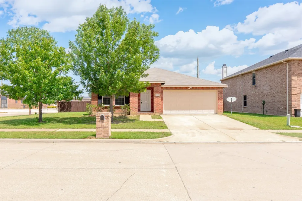 806 White Fields Way Arlington, TX 76002