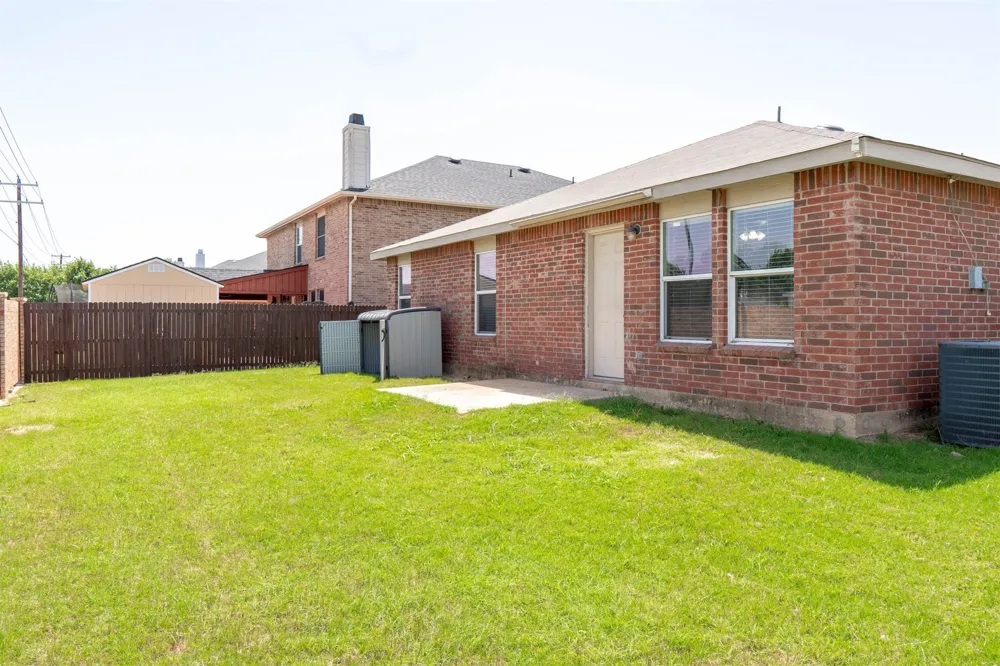 806 White Fields Way Arlington, TX 76002