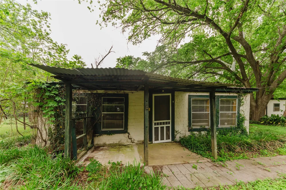 262 Highway 95 S #A Smithville, TX 78957