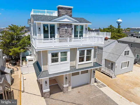 9708 BEACH AVENUE