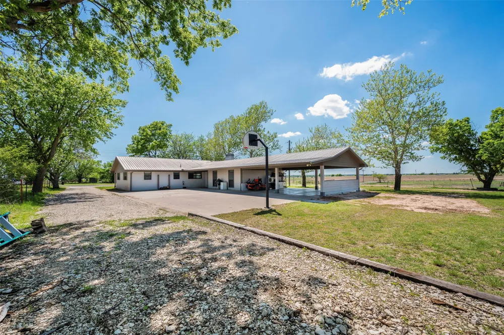 3949 County Road 302 Muenster, TX 76252
