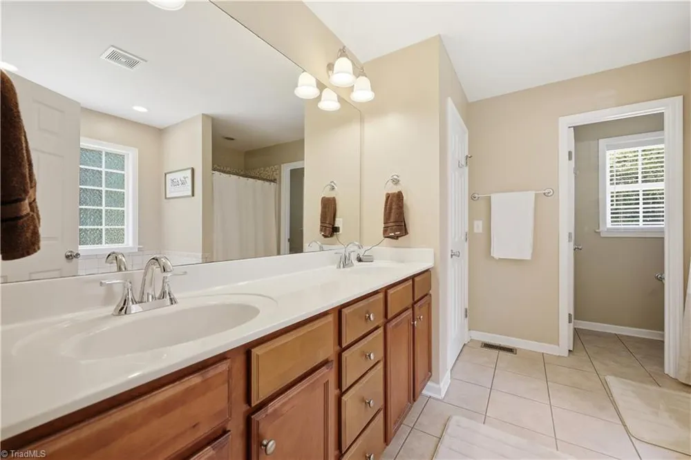 2130 Willow Oak Drive Thomasville, NC 27360