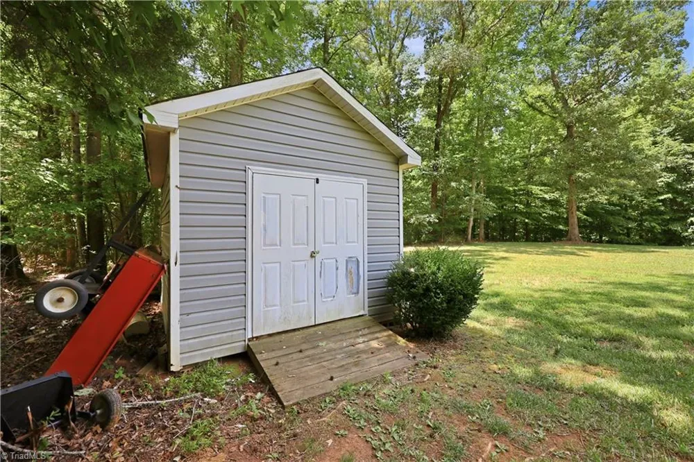 2130 Willow Oak Drive Thomasville, NC 27360