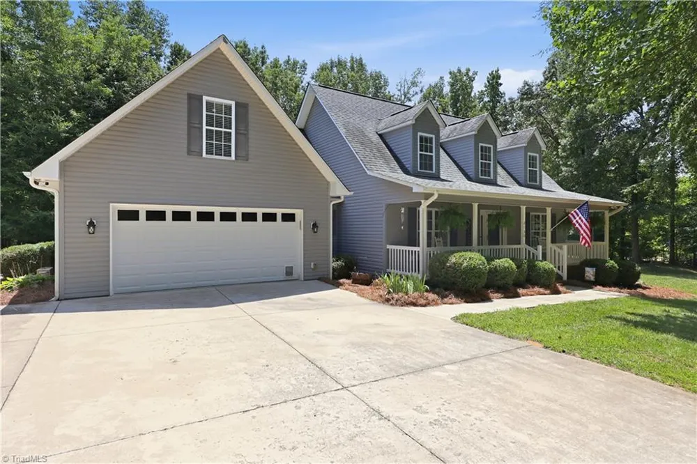 2130 Willow Oak Drive Thomasville, NC 27360
