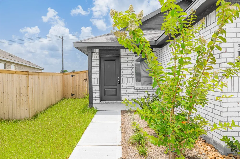3143 Savannah Rose Drive Angleton, TX 77515