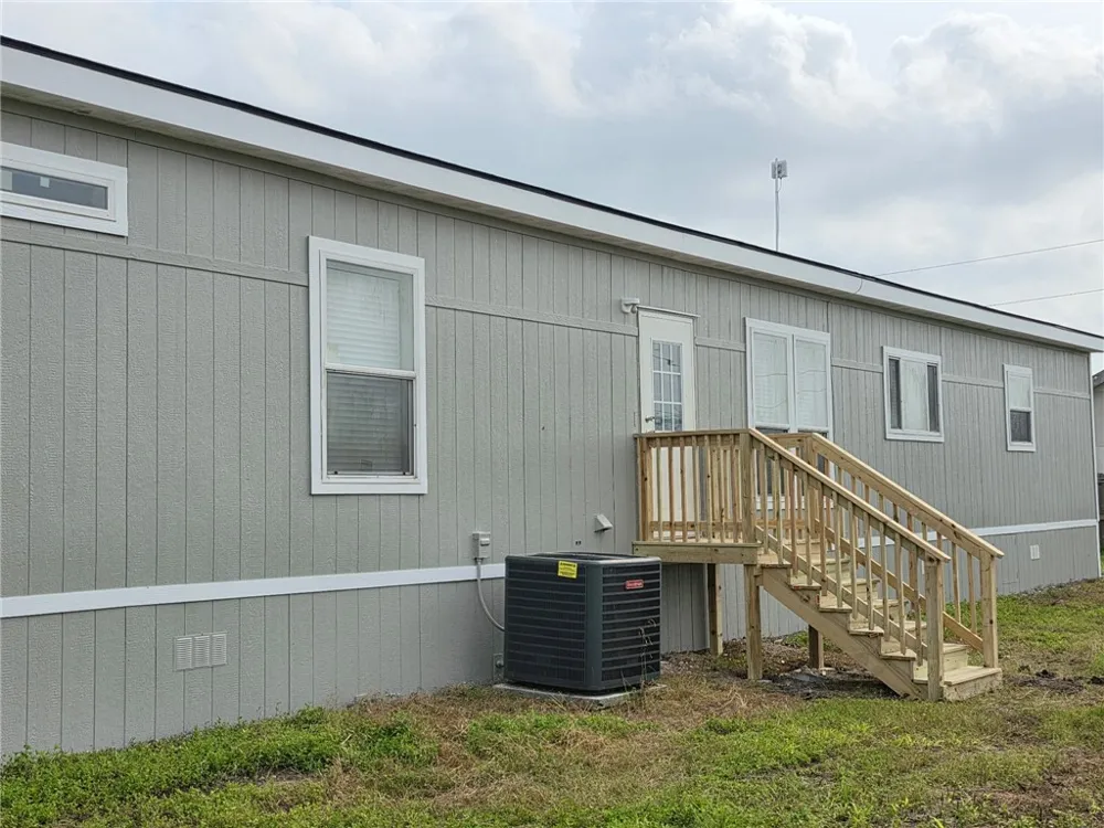2443 Lindsey Robstown, TX 78380