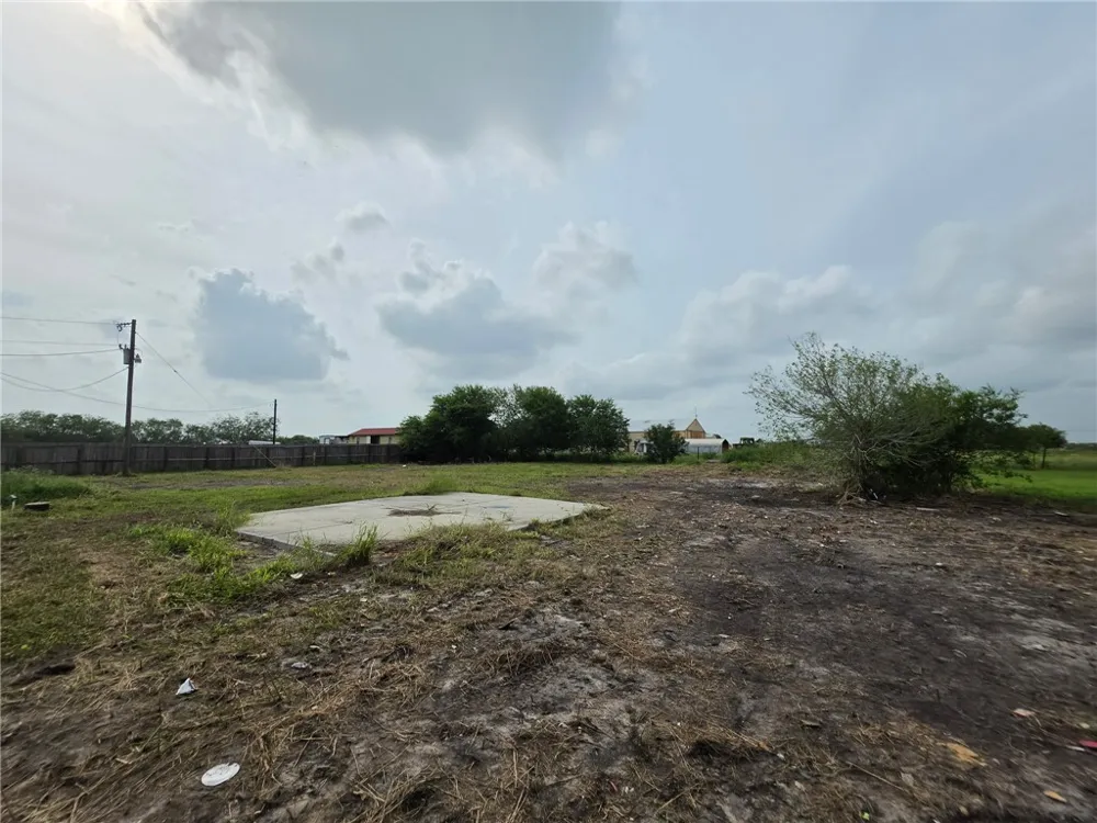 2443 Lindsey Robstown, TX 78380